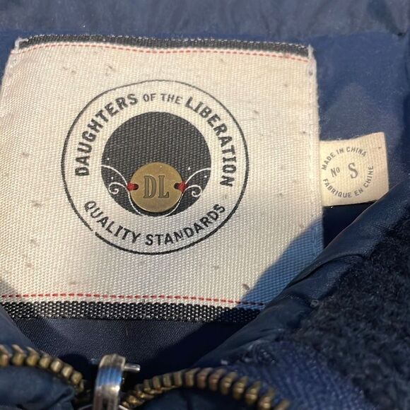 Anthropologie Daughters of the Liberation Puffer Cape Jacket Small - Picture 3 of 9